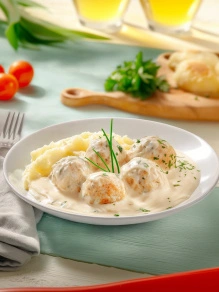 steamed-chicken-dumplings-with-mashed-potatoes-and-milk-sauce.jpg